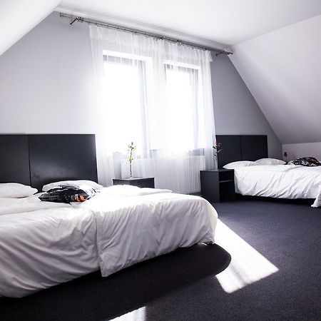 Essenza Party Center Bed & Breakfast Swidnica  ภายนอก รูปภาพ