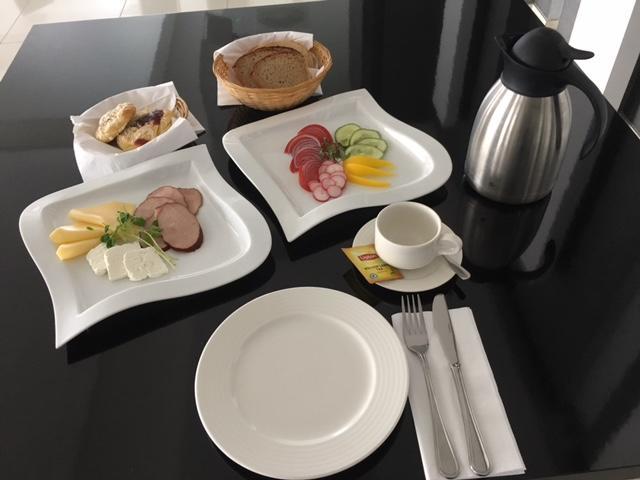 Essenza Party Center Bed & Breakfast Swidnica  ภายนอก รูปภาพ